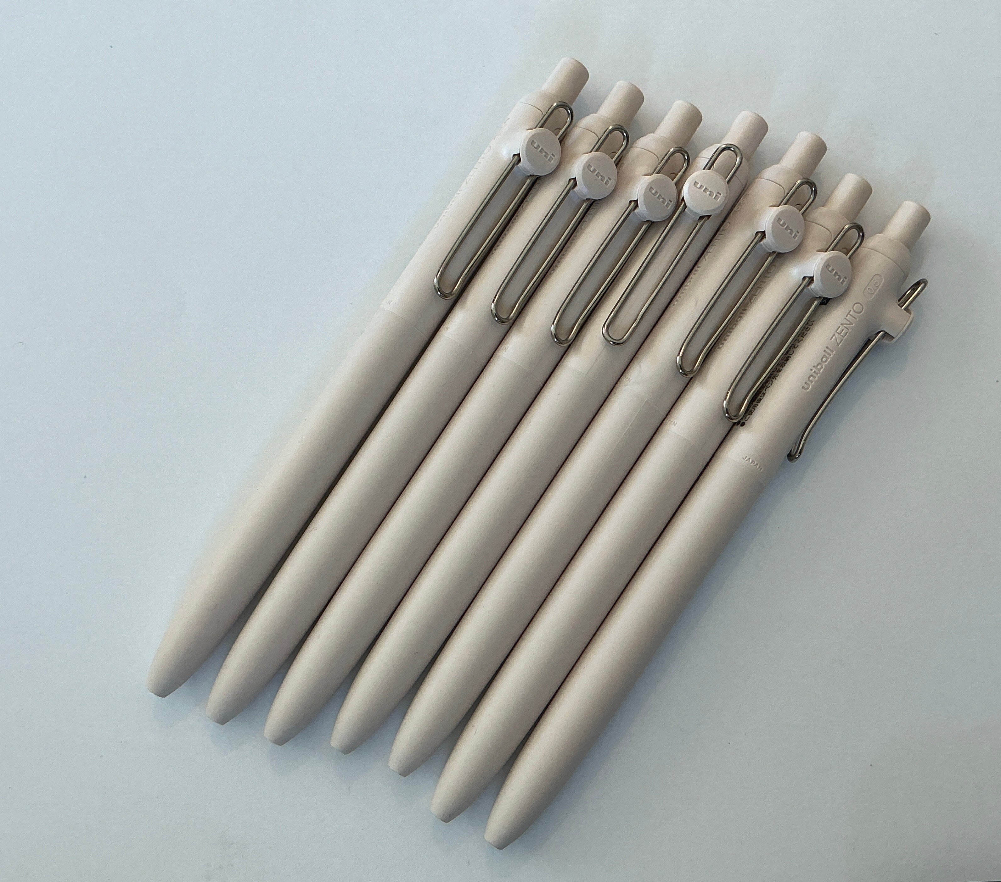 Uni-Ball Zento Gel Pen: Ivory